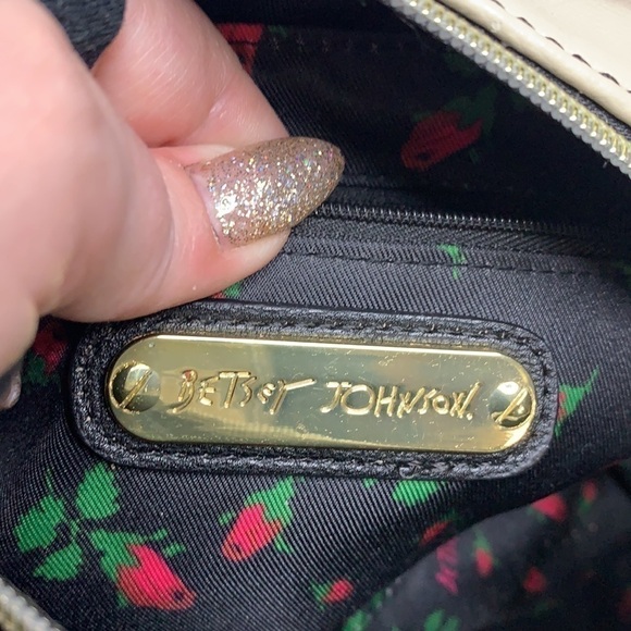 Betsey Johnson color block satchel in black/cream - Picture 9 of 9